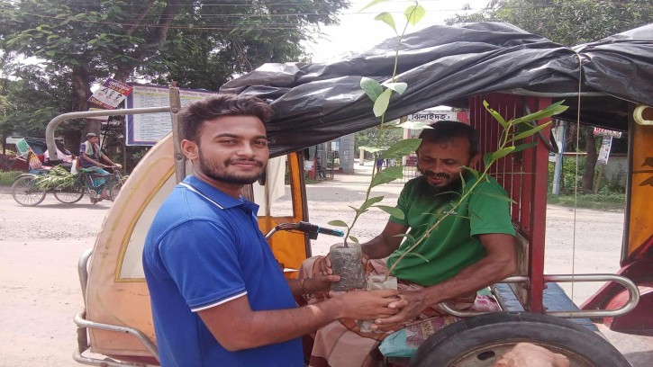 রাকসুতে ভোটের সমান গাছ উপহারের প্রতিশ্রুতি প্রার্থীর