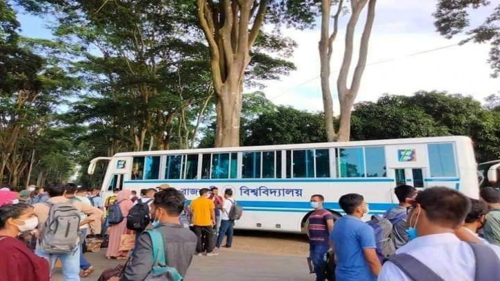 ২৫ বাসে করে ৭ ধাপে ক্যাম্পাসে আসছে শিক্ষার্থীরা