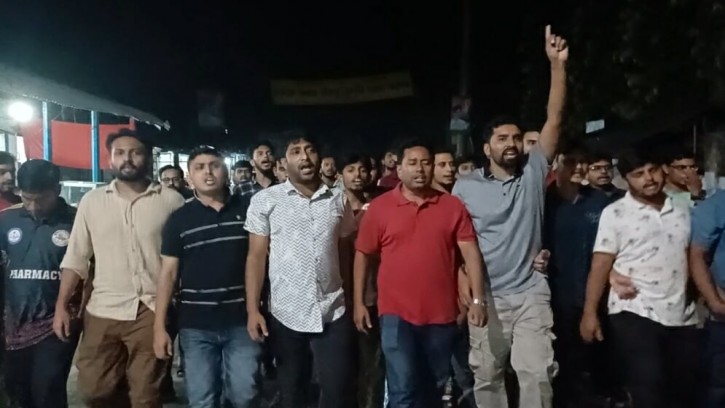 জবি ছাত্রদল নেতা জুবায়েদ হত্যার প্রতিবাদে কুবি ছাত্রদলের বিক্ষোভ মিছিল