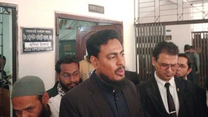 দুই মামলায় আত্মসমর্পণ করে জামিন পেলেন এনসিপির আখতার