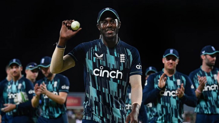 চমক রেখে টি-টোয়েন্টি বিশ্বকাপের দল ঘোষণা ইংল্যান্ডের