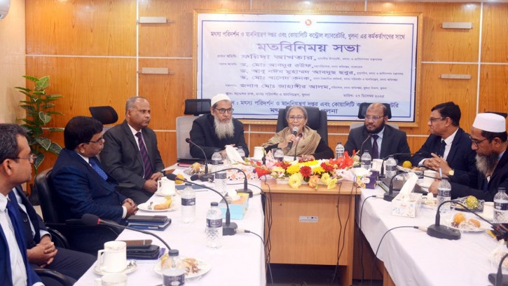 চিংড়িতে জেলি পুশ করে আমরা আন্তর্জাতিক বাজার হারাচ্ছি : মৎস্য উপদেষ্টা