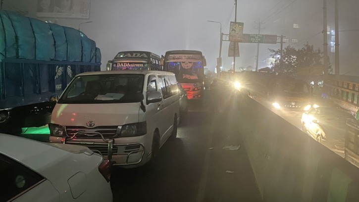 সাড়ে ৫ ঘণ্টা ধরে বন্ধ ঢাকা-টাঙ্গাইল মহাসড়ক, যানজটে দুর্ভোগে যাত্রীরা